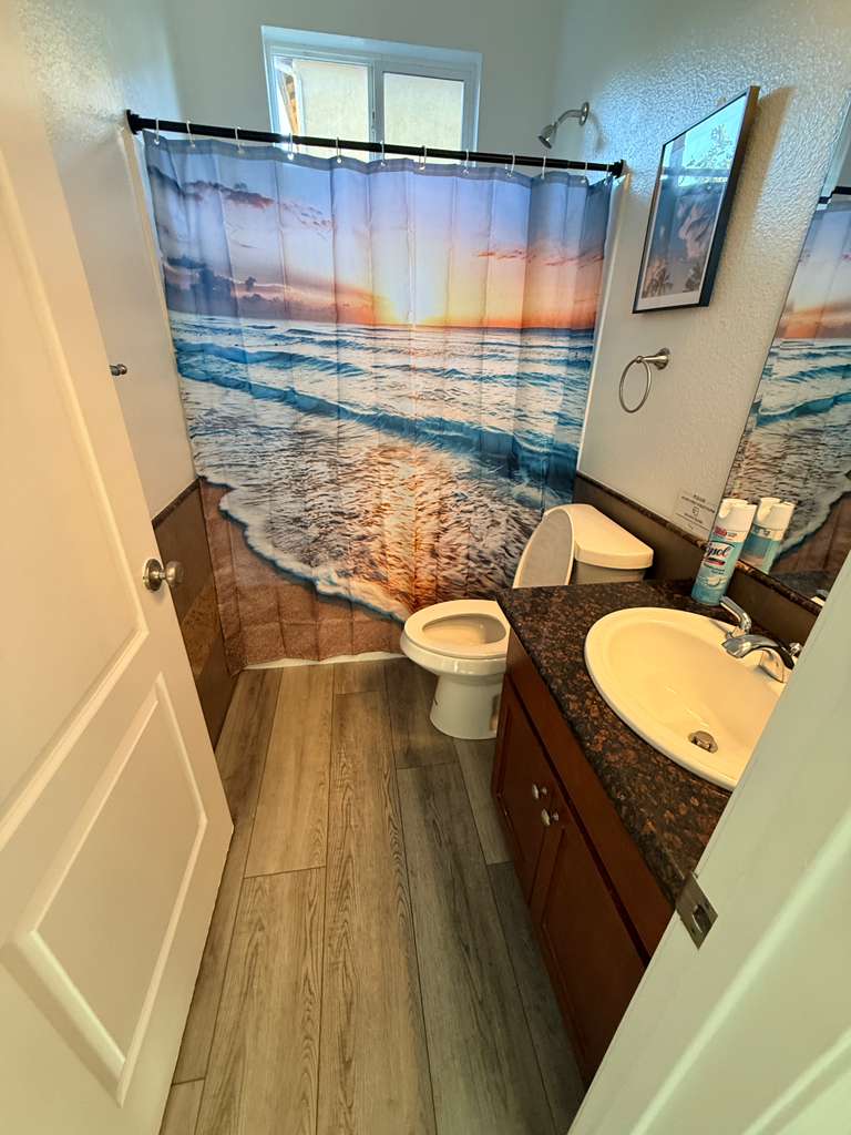Shared bathroom for private rooms